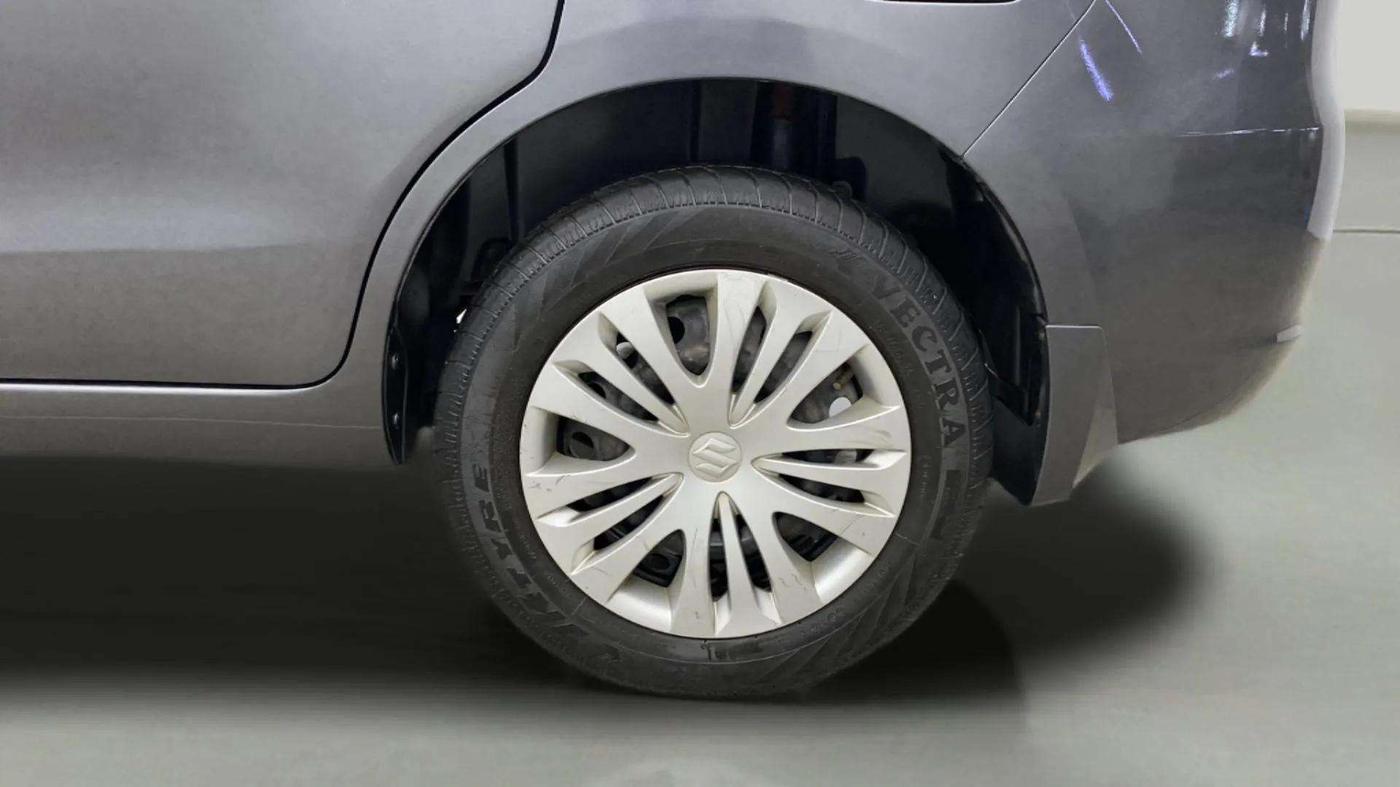 2015 Maruti Ertiga VXI, Petrol, Manual, 26,155 km, Left Rear Wheel