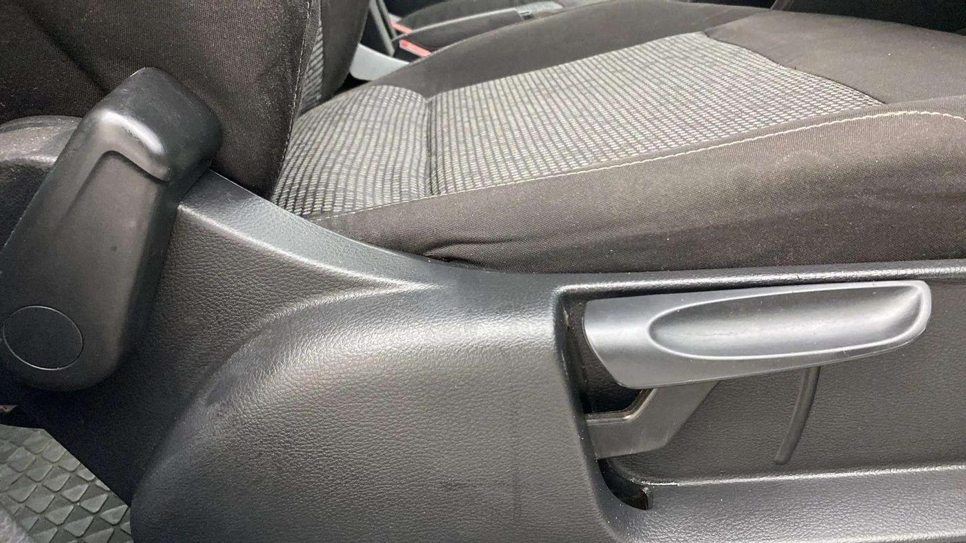 2018 Volkswagen Polo COMFORTLINE 1.0L MPI, Petrol, Manual, 96,038 km, Driver Side Adjustment Panel