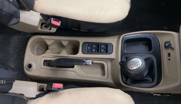 2018 Mahindra TUV300 T8, Diesel, Manual, 89,509 km, Gear Lever