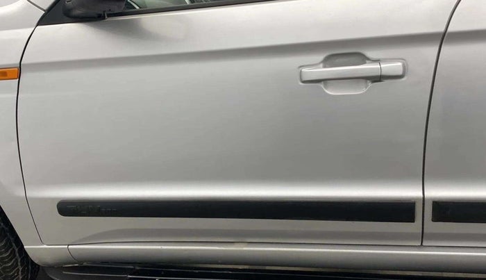 2018 Mahindra TUV300 T8, Diesel, Manual, 89,509 km, Front passenger door - Door visor damaged