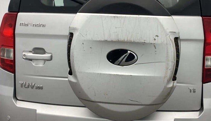 2018 Mahindra TUV300 T8, Diesel, Manual, 89,509 km, Dicky (Boot door) - Minor scratches