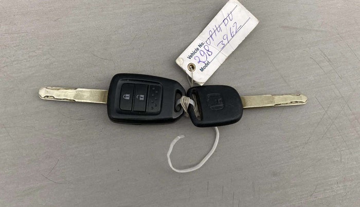 2018 Honda Amaze 1.2L I-VTEC S, Petrol, Manual, 73,700 km, Key Close Up