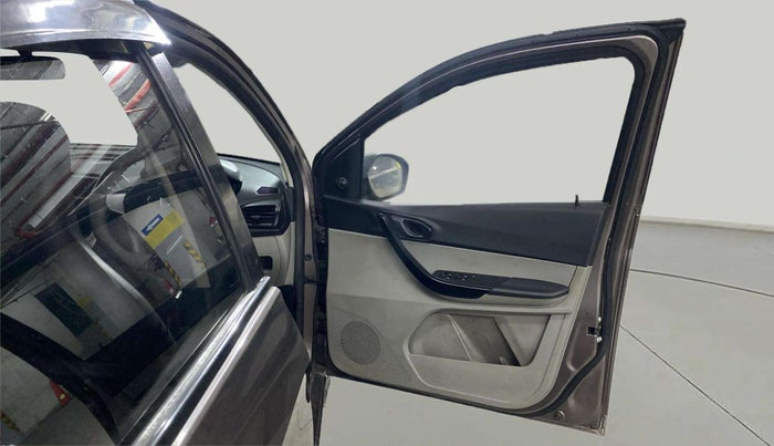 2016 Tata Tiago XM PETROL, Petrol, Manual, 52,875 km, RHS Front Door