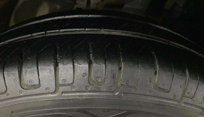2016 Tata Tiago XM PETROL, Petrol, Manual, 52,875 km, Right Front Tyre Tread