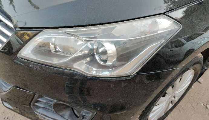 2015 Maruti Ciaz ZXI, Petrol, Manual, 74,154 km, Left headlight - Minor scratches