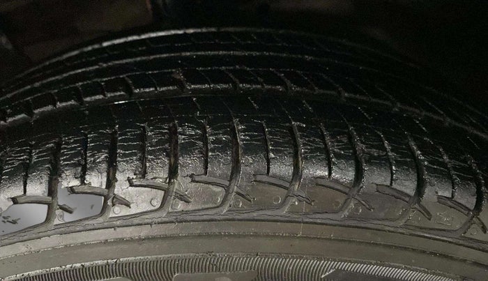 2015 Maruti Ciaz ZXI, Petrol, Manual, 74,154 km, Right Front Tyre Tread