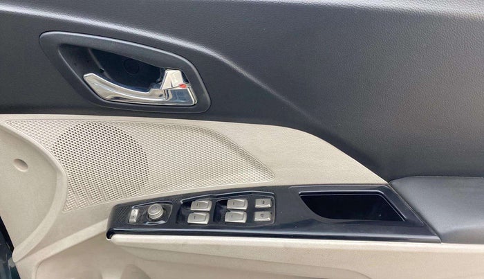 2021 Mahindra XUV300 W8 (O) 1.2 PETROL, Petrol, Manual, 68,067 km, Driver Side Door Panels Control