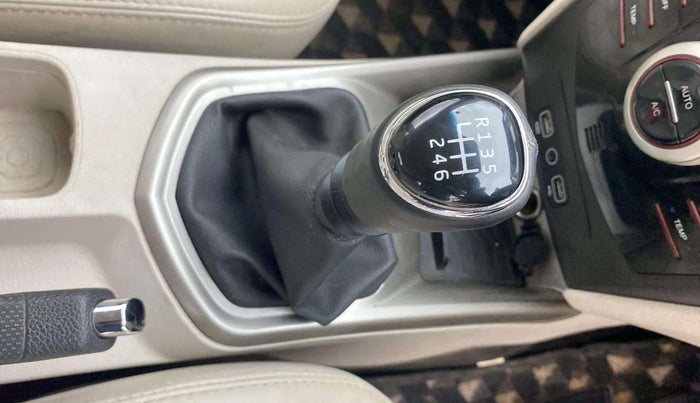 2021 Mahindra XUV300 W8 (O) 1.2 PETROL, Petrol, Manual, 68,067 km, Pedals
