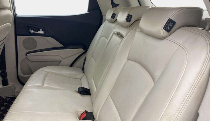 2021 Mahindra XUV300 W8 (O) 1.2 PETROL, Petrol, Manual, 68,067 km, Right Side Rear Door Cabin
