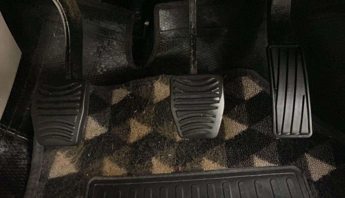 2021 Mahindra XUV300 W8 (O) 1.2 PETROL, Petrol, Manual, 68,067 km, Gear Lever