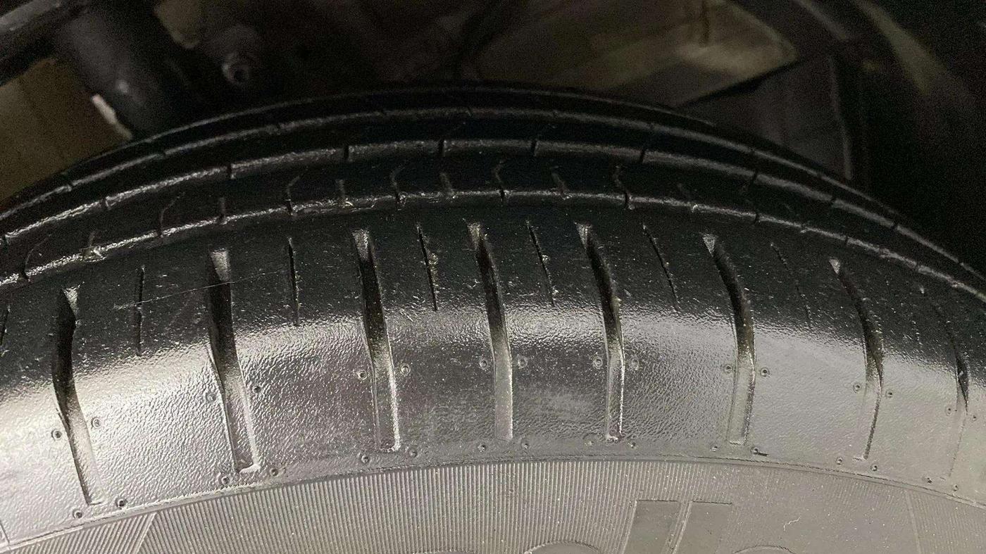 2018 Maruti Swift ZXI PLUS, Petrol, Manual, 25,090 km, Right Front Tyre Tread