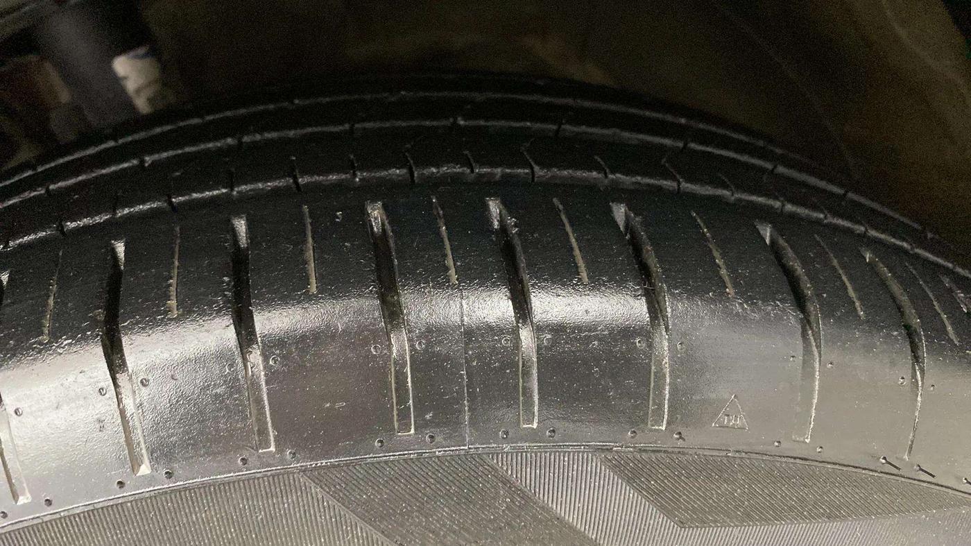 2018 Maruti Swift ZXI PLUS, Petrol, Manual, 25,090 km, Left Front Tyre Tread