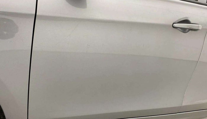 2018 Tata Tiago XT PETROL, Petrol, Manual, 39,864 km, Front passenger door - Slightly dented