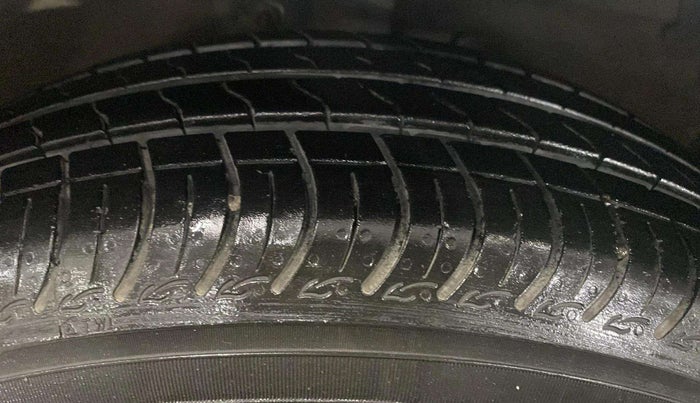 2017 Maruti Celerio VXI CNG, CNG, Manual, 45,959 km, Right Front Tyre Tread