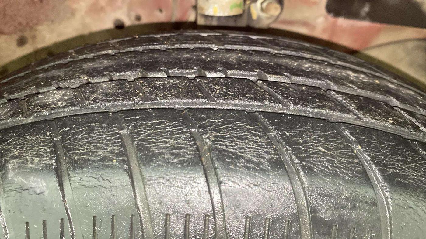2013 Honda Brio S MT, Petrol, Manual, 34,471 km, Right Front Tyre Tread