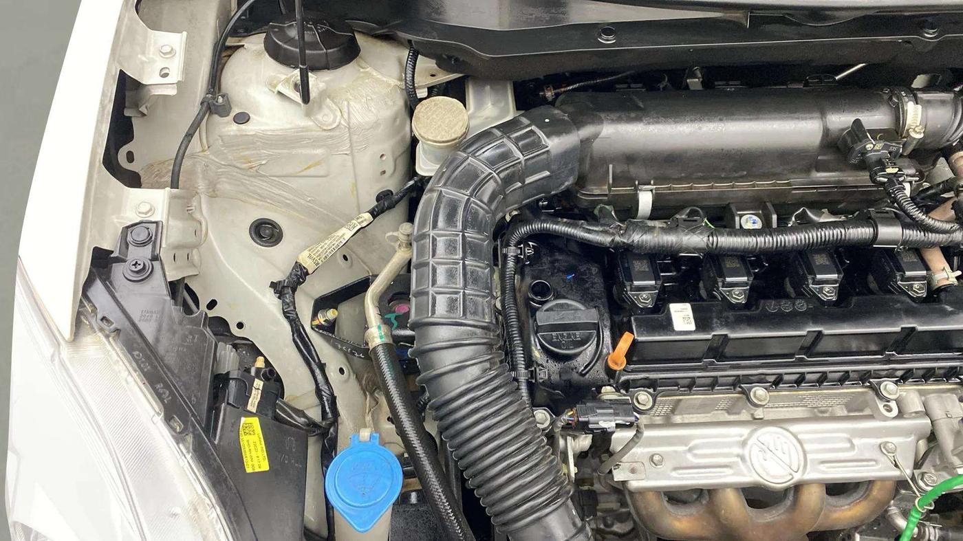 2023 Maruti Swift VXI AMT, Petrol, Automatic, 35,172 km, Engine View - Right