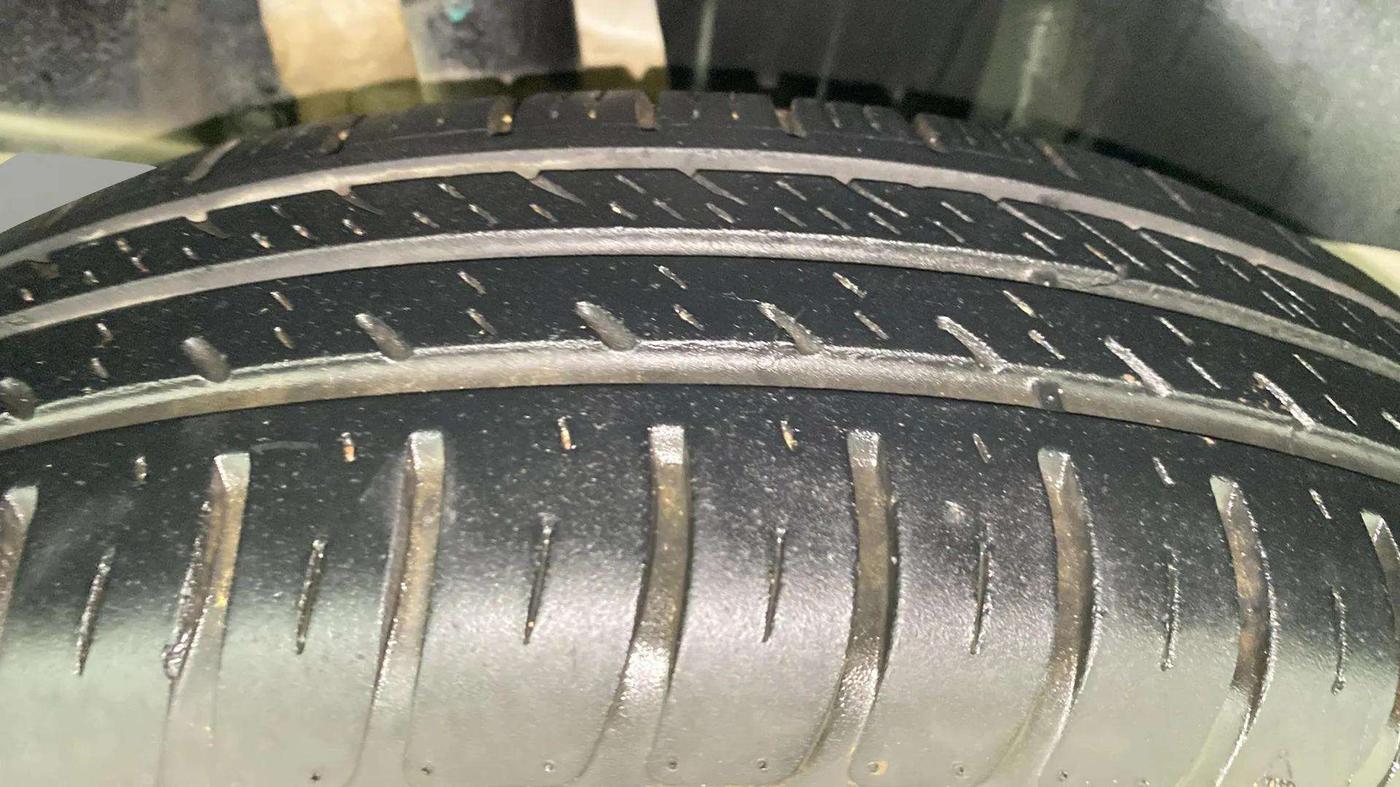2023 Maruti Swift VXI AMT, Petrol, Automatic, 35,172 km, Right Rear Tyre Tread