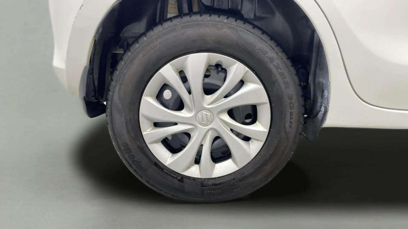 2023 Maruti Swift VXI AMT, Petrol, Automatic, 35,172 km, Right Rear Wheel