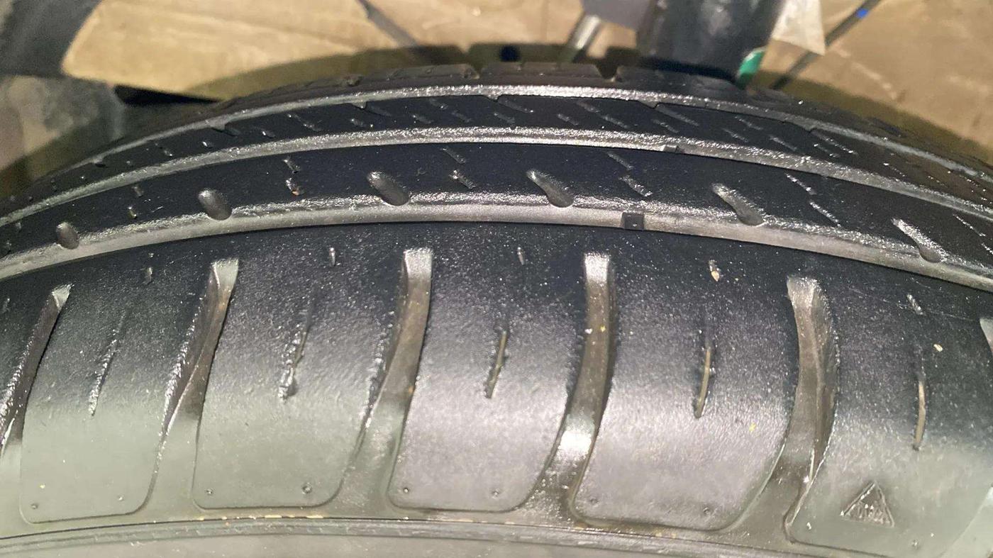 2023 Maruti Swift VXI AMT, Petrol, Automatic, 35,172 km, Left Front Tyre Tread