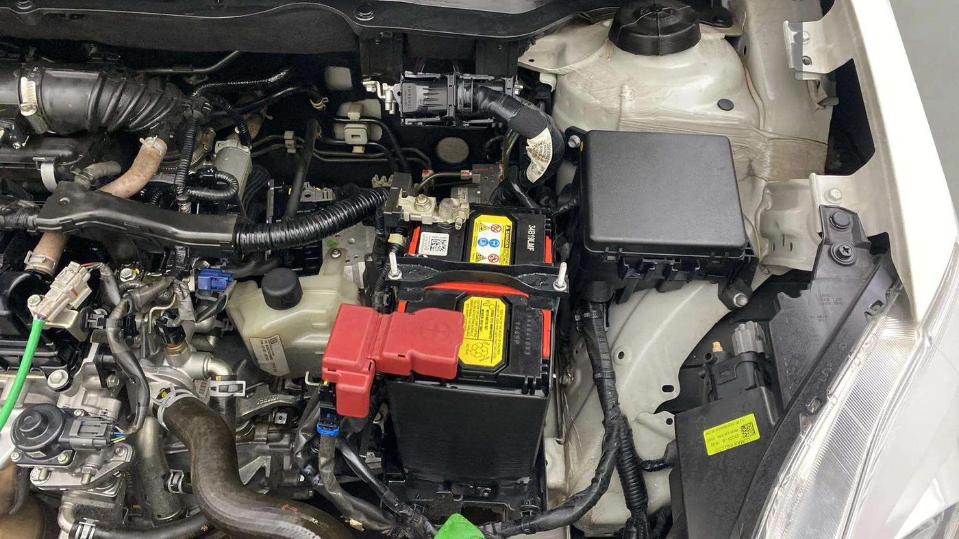 2023 Maruti Swift VXI AMT, Petrol, Automatic, 35,172 km, Engine View - Left