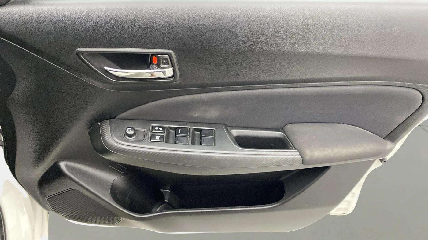 2023 Maruti Swift VXI AMT, Petrol, Automatic, 35,172 km, Driver Side Door Panels Control