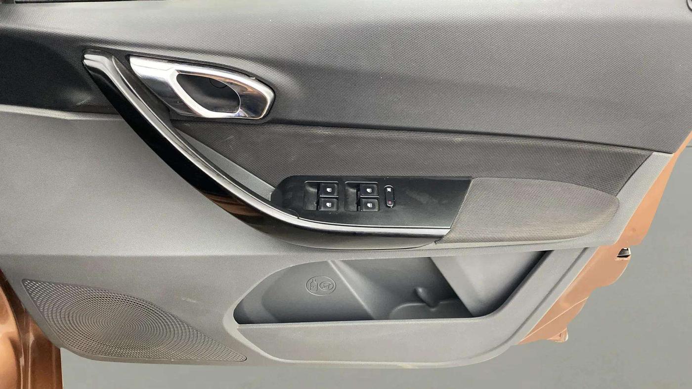 2017 Tata TIGOR XZ (O) PETROL, Petrol, Manual, 65,701 km, Right Side Front Door Cabin