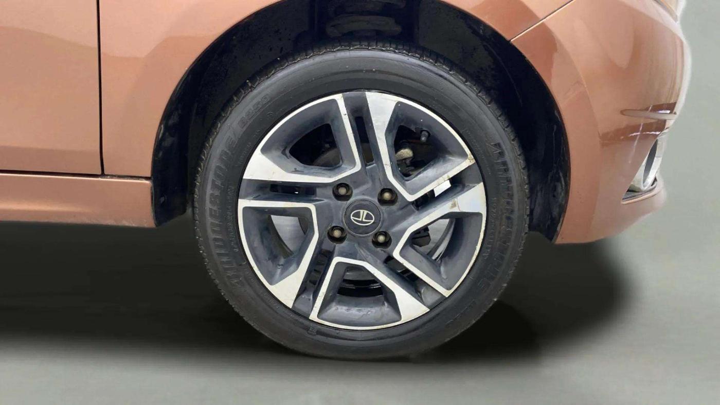 2017 Tata TIGOR XZ (O) PETROL, Petrol, Manual, 65,701 km, Right Front Wheel