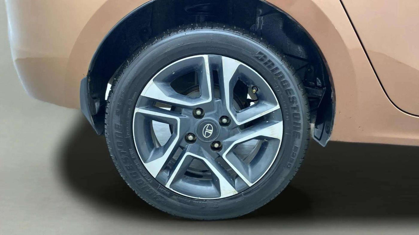 2017 Tata TIGOR XZ (O) PETROL, Petrol, Manual, 65,701 km, Right Rear Wheel