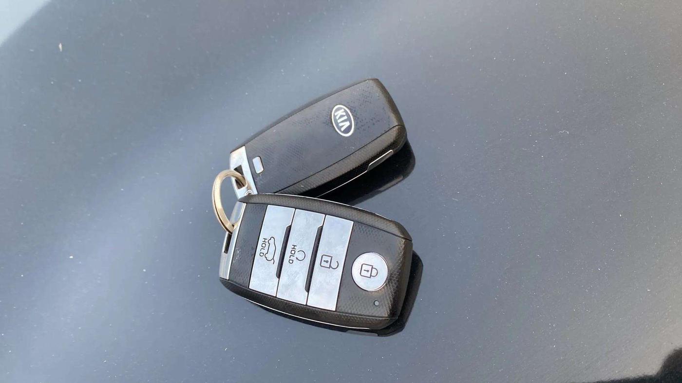 2021 KIA SONET GTX PLUS 1.0 IMT, Petrol, Manual, 17,316 km, Key Close Up