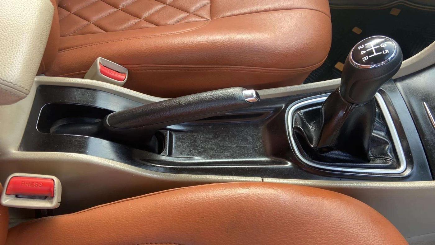 2018 Maruti Ciaz DELTA DIESEL 1.3, Diesel, Manual, 47,115 km, Gear Lever