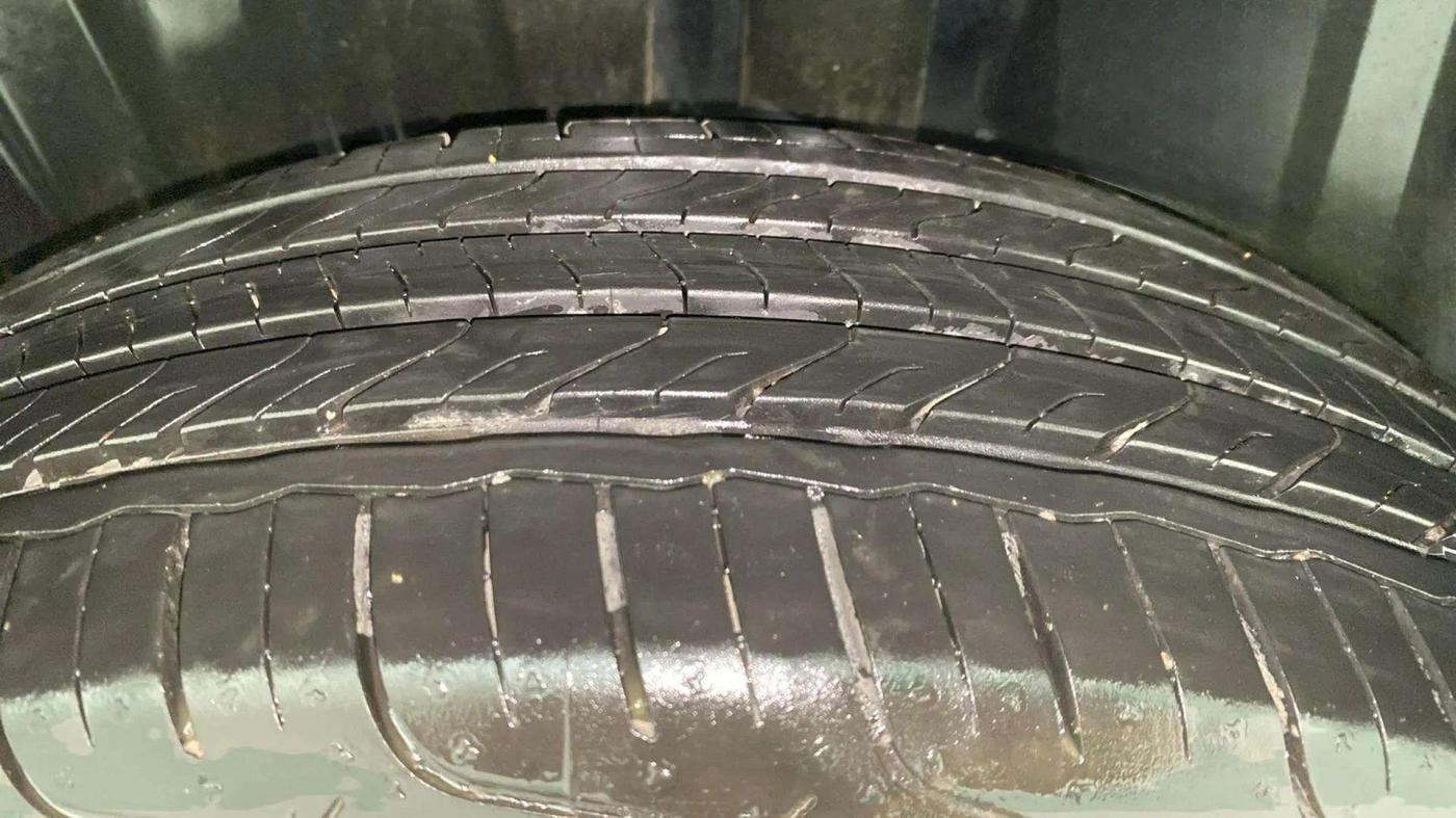 2023 Maruti FRONX ALPHA 1.0L TURBO 6 AT, Petrol, Automatic, 6,195 km, Left Rear Tyre Tread