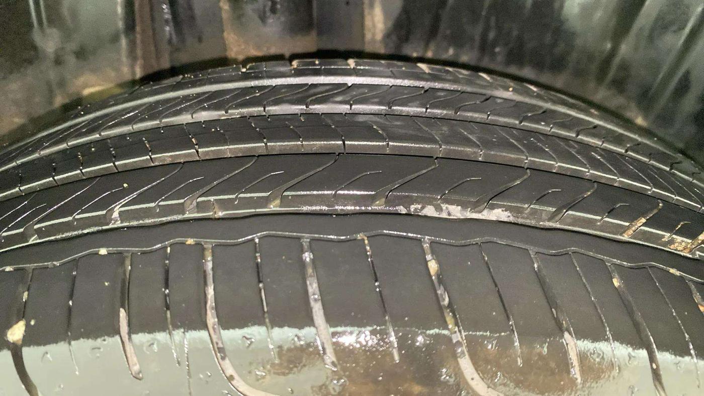 2023 Maruti FRONX ALPHA 1.0L TURBO 6 AT, Petrol, Automatic, 6,195 km, Right Rear Tyre Tread