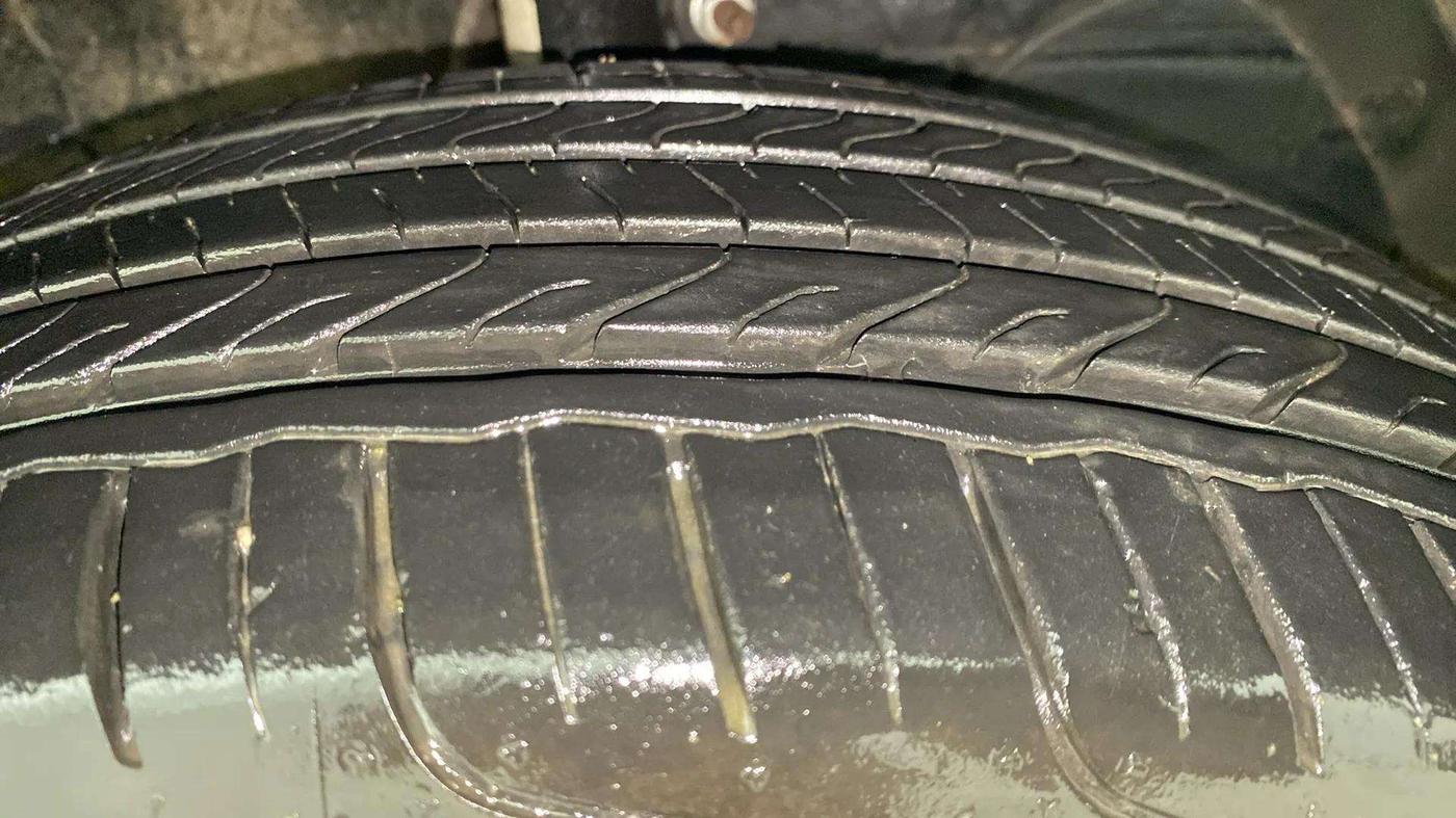 2023 Maruti FRONX ALPHA 1.0L TURBO 6 AT, Petrol, Automatic, 6,195 km, Right Front Tyre Tread