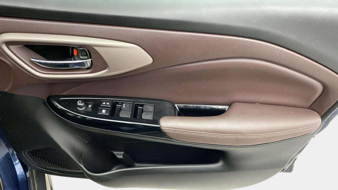 2023 Maruti FRONX ALPHA 1.0L TURBO 6 AT, Petrol, Automatic, 6,195 km, Driver Side Door Panels Control