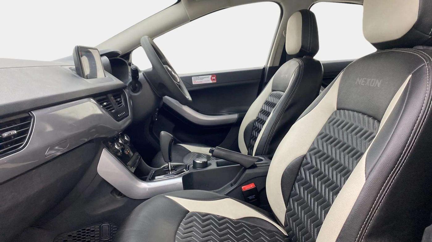 2022 Tata NEXON XMA PLUS SUNROOF PETROL, Petrol, Automatic, 28,864 km, Right Side Front Door Cabin