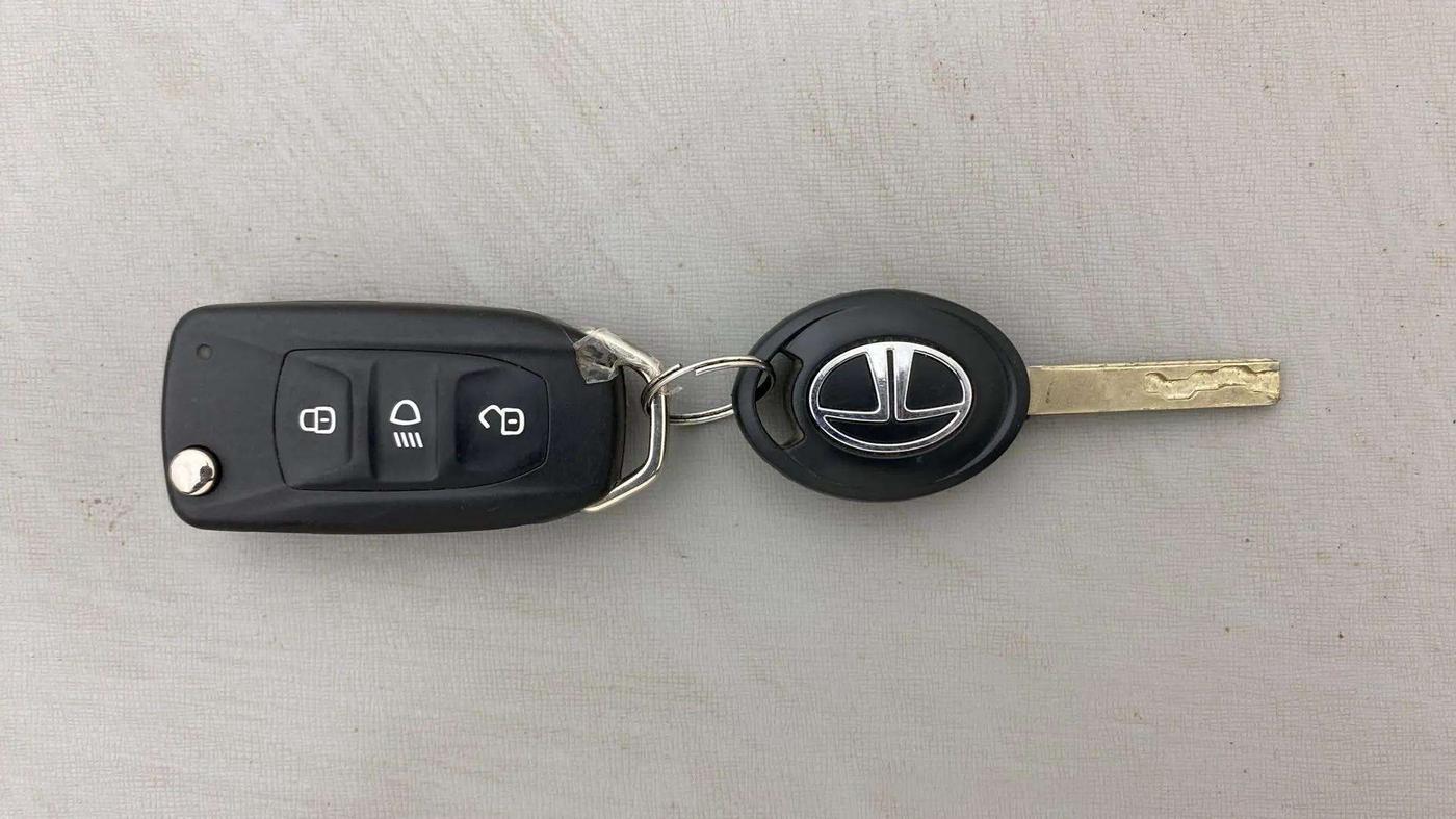 2022 Tata NEXON XMA PLUS SUNROOF PETROL, Petrol, Automatic, 28,864 km, Key Close Up