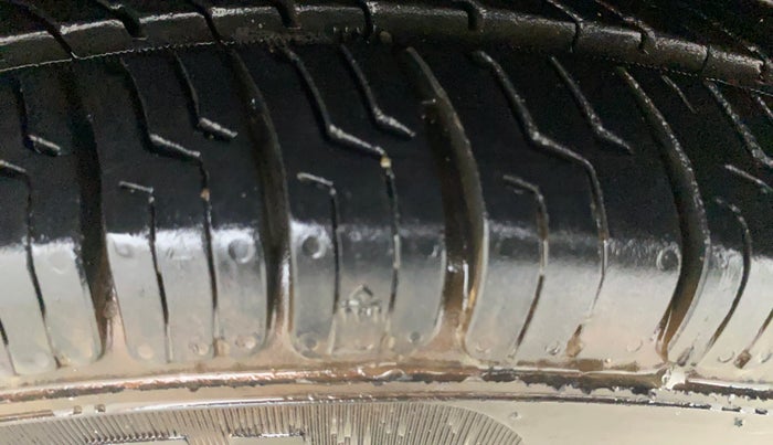 2013 Hyundai i10 MAGNA 1.2, Petrol, Manual, 82,775 km, Left Front Tyre Tread