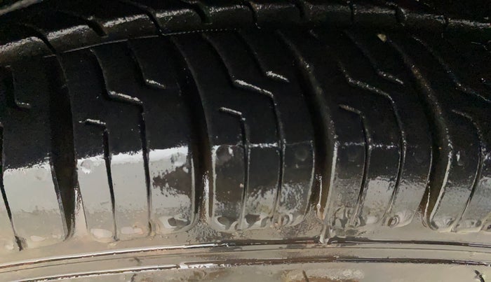 2013 Hyundai i10 MAGNA 1.2, Petrol, Manual, 82,775 km, Right Front Tyre Tread