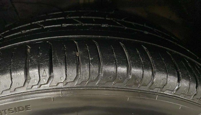 2017 Maruti Ciaz ALPHA  AT 1.4  PETROL, Petrol, Automatic, 55,534 km, Left Front Tyre Tread