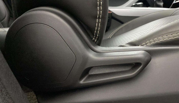 2022 Tata NEXON XM PETROL, Petrol, Manual, 36,084 km, Driver Side Adjustment Panel