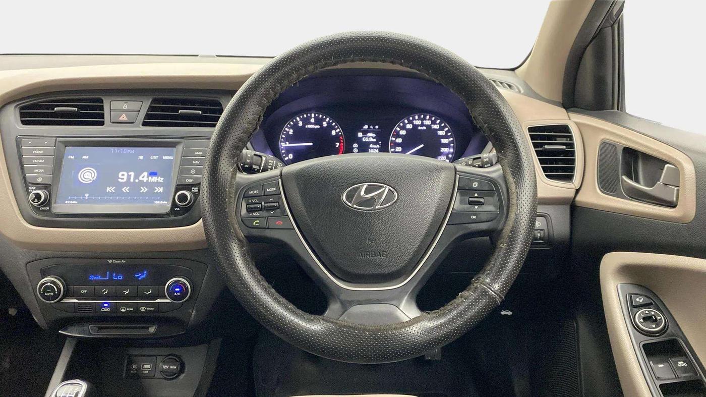2017 Hyundai Elite i20 ASTA 1.2 (O), Petrol, Manual, 32,176 km, Steering Wheel Close Up