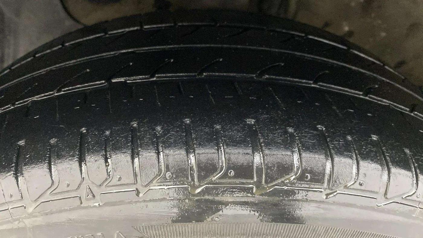 2017 Hyundai Elite i20 ASTA 1.2 (O), Petrol, Manual, 32,176 km, Left Front Tyre Tread