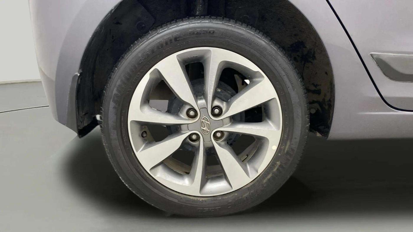 2017 Hyundai Elite i20 ASTA 1.2 (O), Petrol, Manual, 32,176 km, Right Rear Wheel