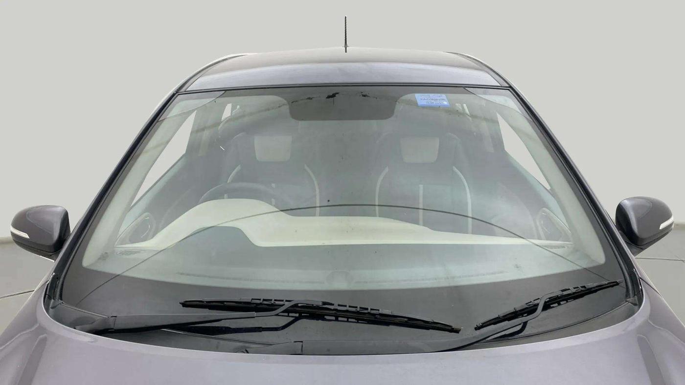2017 Hyundai Elite i20 ASTA 1.2 (O), Petrol, Manual, 32,176 km, Front Windshield