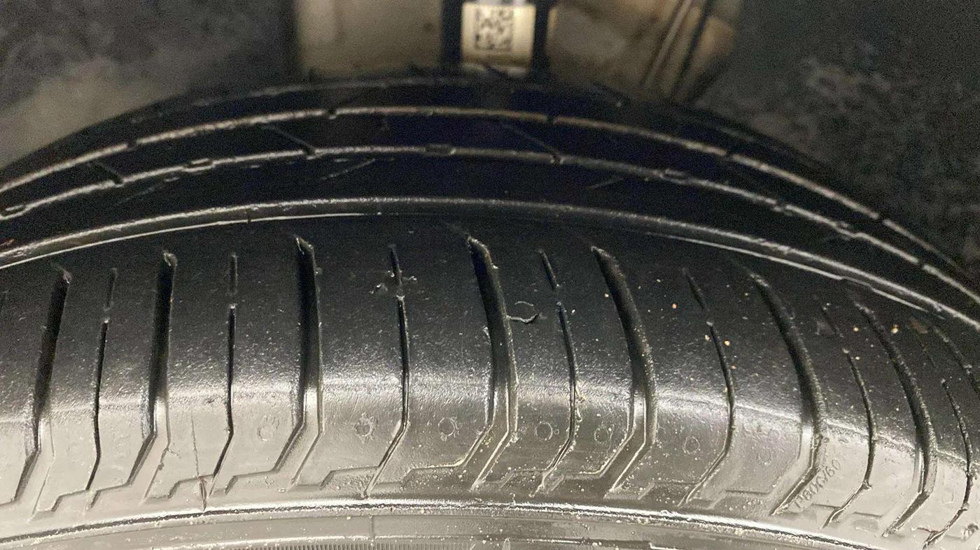 2022 Skoda SLAVIA STYLE 1.0L TSI AT, Petrol, Automatic, 24,676 km, Left Front Tyre Tread