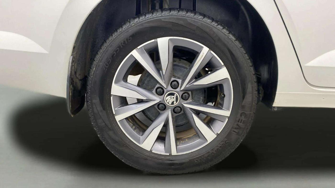 2022 Skoda SLAVIA STYLE 1.0L TSI AT, Petrol, Automatic, 24,676 km, Right Rear Wheel