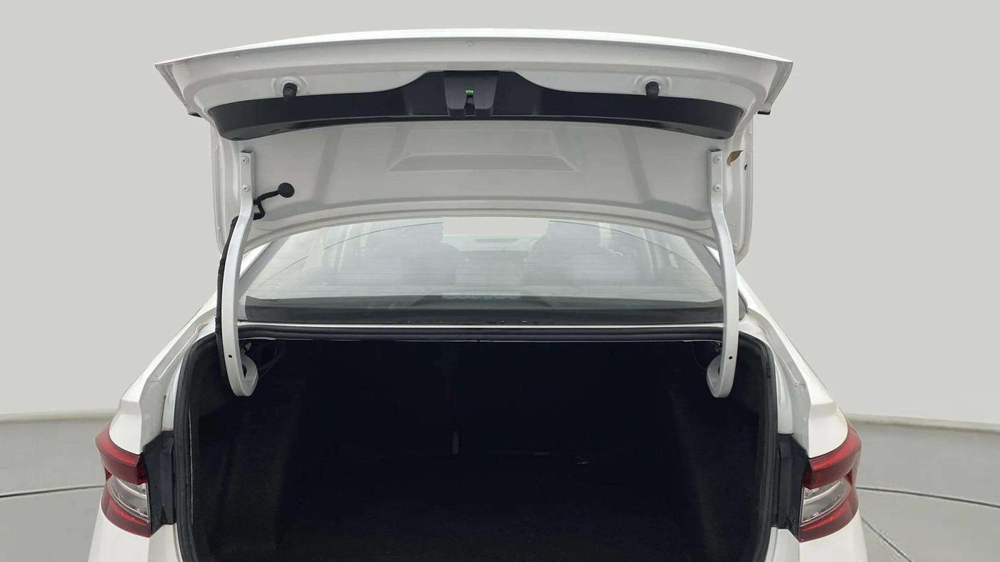 2022 Skoda SLAVIA STYLE 1.0L TSI AT, Petrol, Automatic, 24,676 km, Boot Door Open