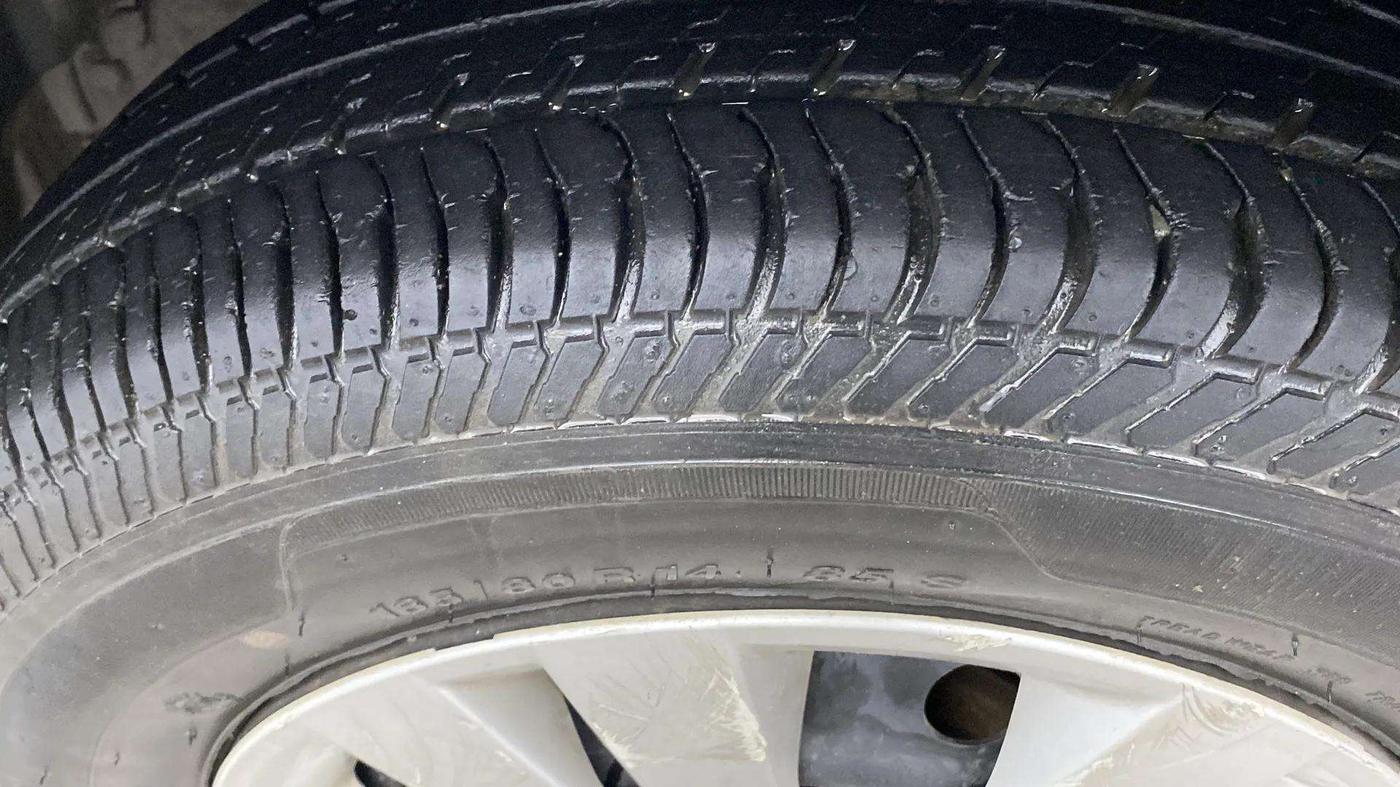2013 Maruti Swift Dzire VXI, Petrol, Manual, 22,956 km, Left Rear Tyre Tread