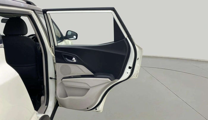 2019 Mahindra XUV300 W8 1.2 PETROL, Petrol, Manual, 30,093 km, RHS Rear Door