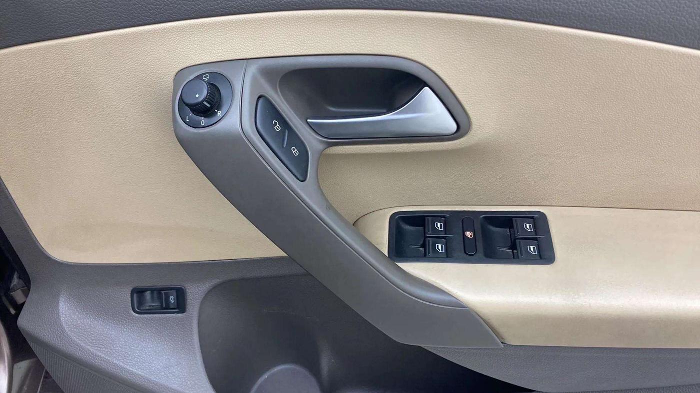 2018 Volkswagen Vento HIGHLINE PETROL AT, Petrol, Automatic, 72,271 km, Driver Side Door Panels Control